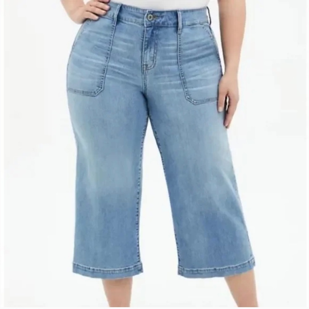 Torrid NWT Crop high rise wide leg
